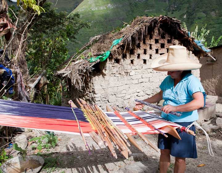 Backstrap Weaving: Pais Textil artisan from the Andean Regions