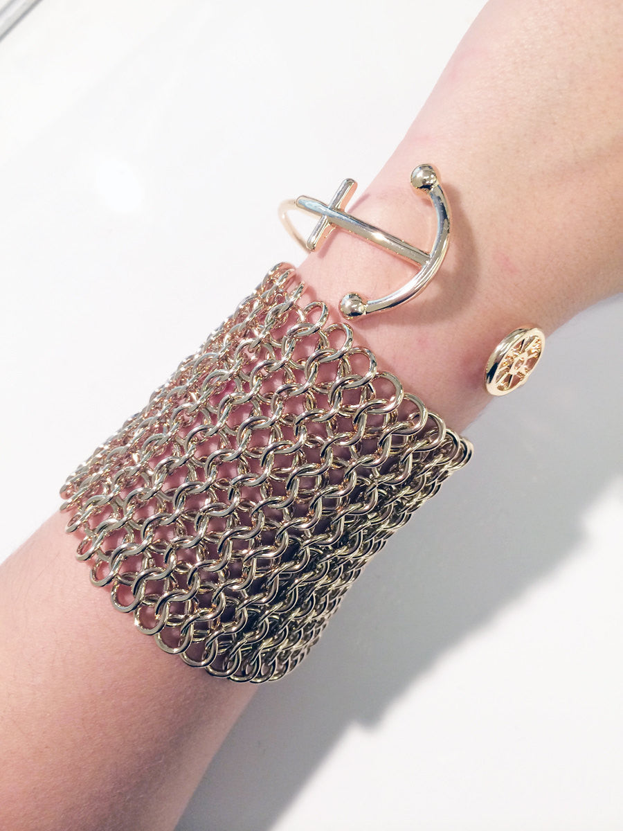 Gold chain mail bracelet with clip closure