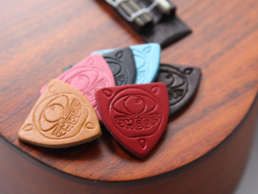 Omega Single Leather Ukulele Pick - One Pick, Assorted Colours