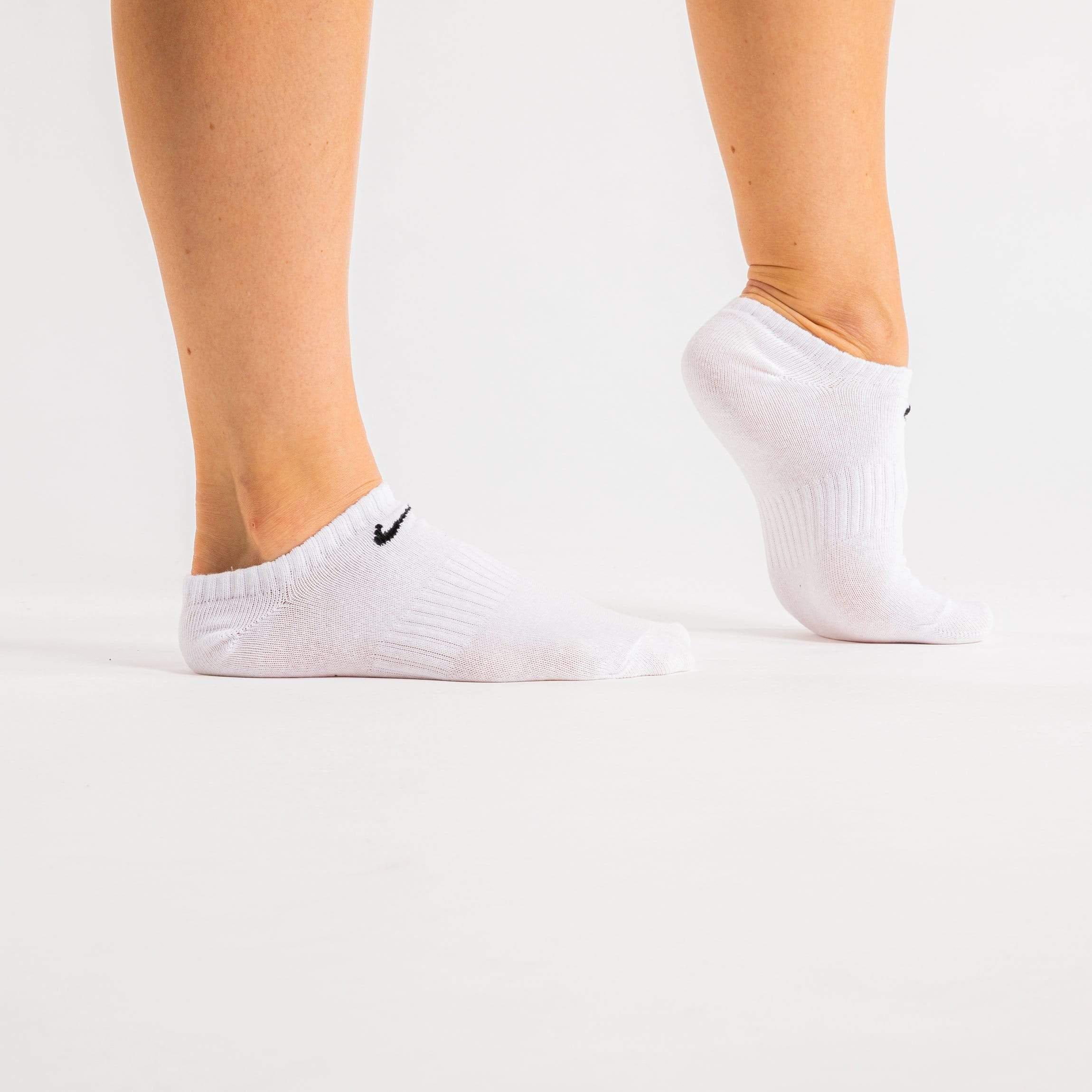 nike everyday lightweight white