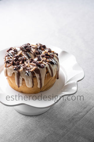 cinnamon topping on bundt cake