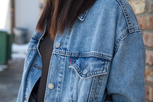 levi's baggy trucker denim jacket