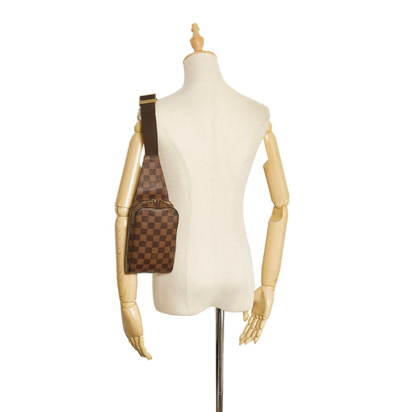 Bolsito de mano Louis Vuitton Motard Afterdark en ante Monogram beige