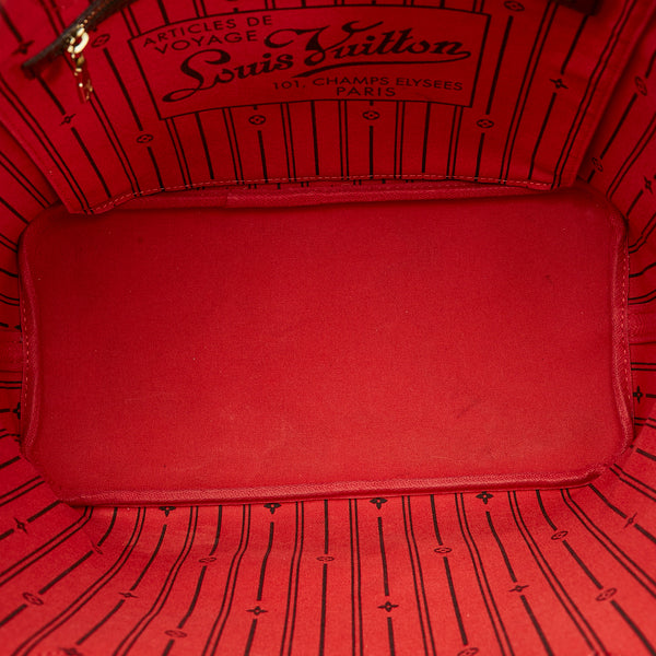 Le sac en forme d'avion, la nouvelle création risquée et osée de Louis  Vuitton 