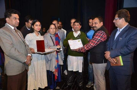 Fair Trade Artisan Tariq receiving an award by Kashmir State Govt Official 
