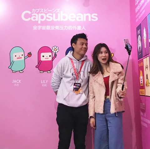 Capsubeans creator Ricky Lai interviewed by a Chinese online streaming celebrity