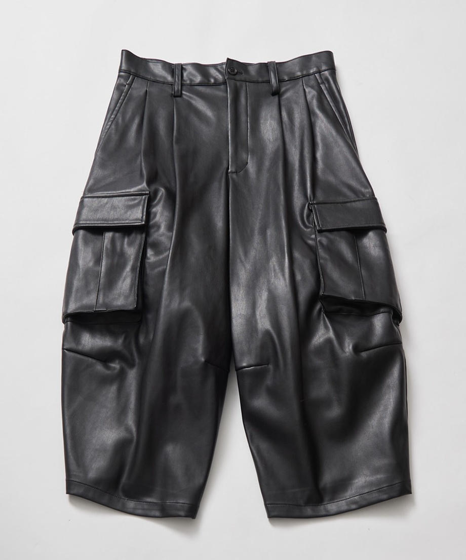 FAKE LEATHER CROPED CARGO PT (BLACK)