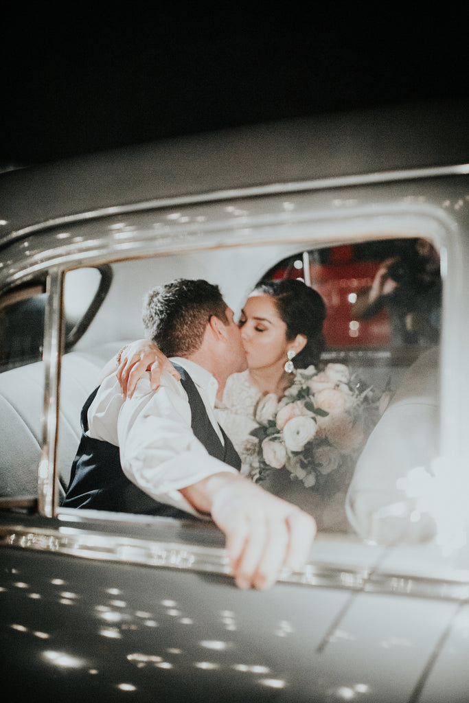 Send off, classic car, limousine, kiss, wedding departure