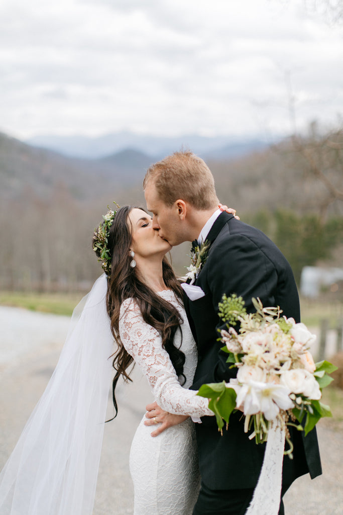 Bride and groom, mountain wedding, blue ridge mountains, blue ridge parkway, Sylva, North Carolina, kiss the bride