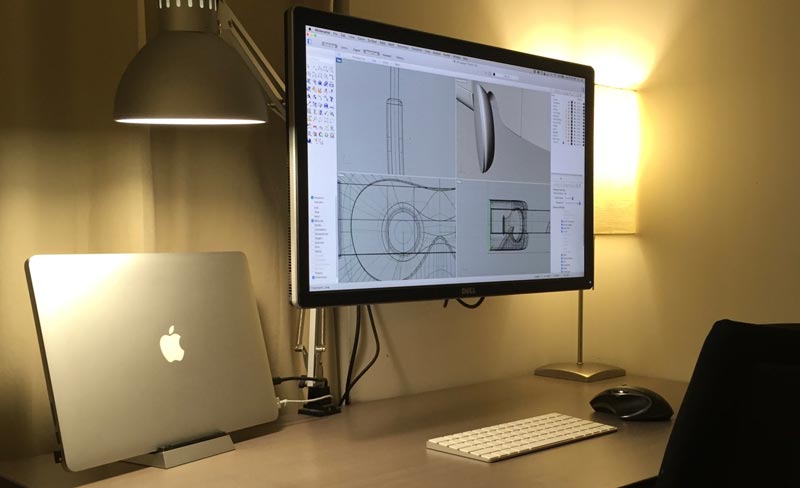 customer Cooling Dock workstation with 15-inch MacBook Pro