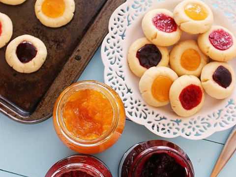 Easy jam thumbprint christmas cookies