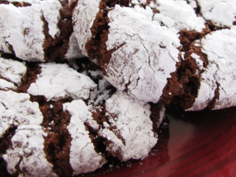 chocolate crinkle cracked Christmas cookie