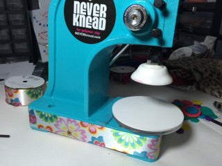 Decorate your NEVERknead polymer clay kneading machine tool with flowers!