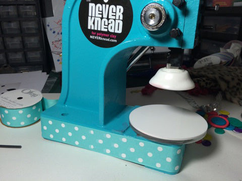 Decorate with polka dots - NEVERknead Polymer Clay Kneading Machine tool