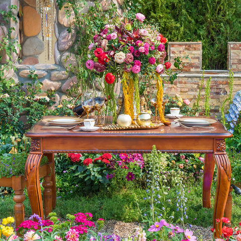 Al Fresco dining majestic table