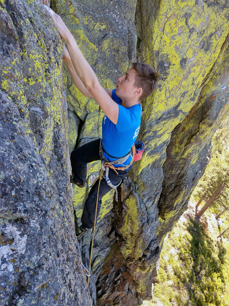 Climbing and Mental Game - female climbing outdoors