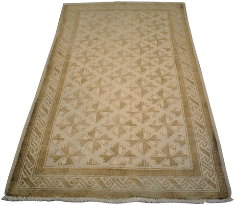 Online area rug auction preview image