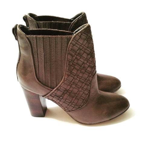 Elliot Lucca Lattice Bootie PreOwned 