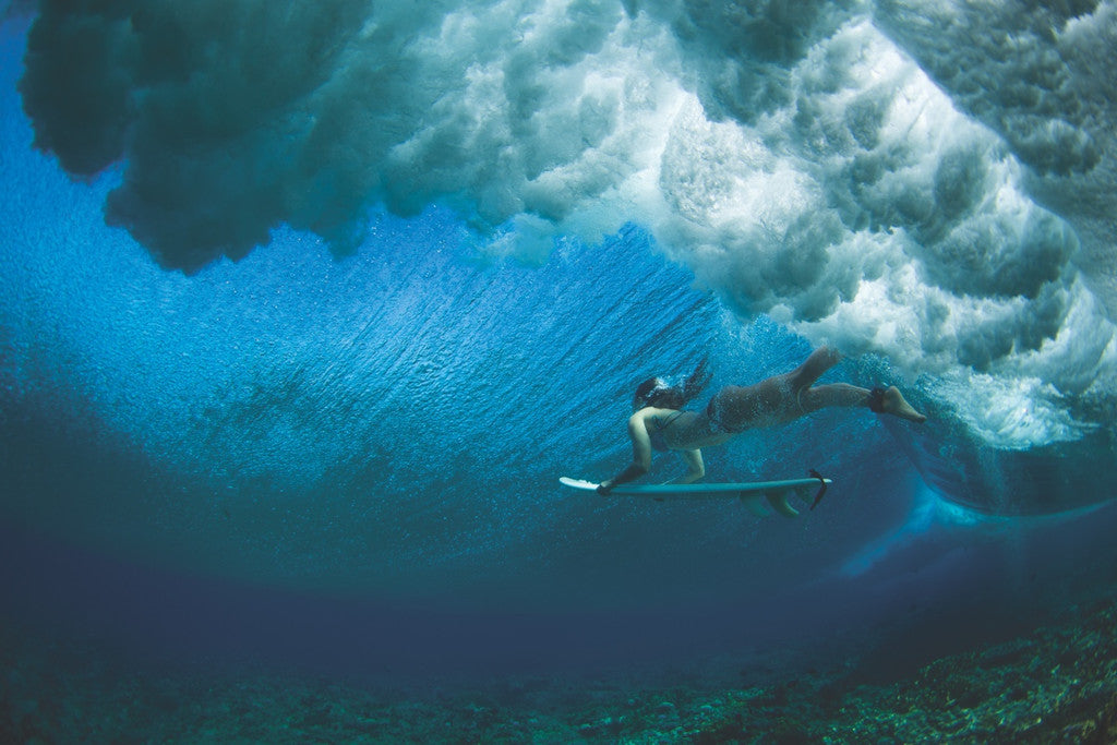 Stephanie Gilmore Diving Under A Wave