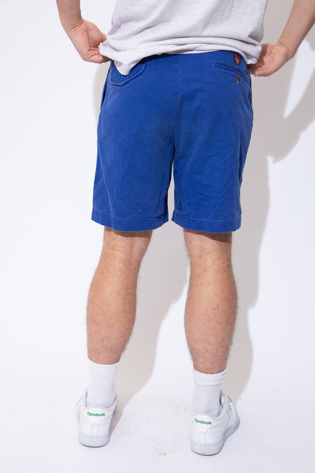 Royal blue in colour in a tailored midi-length style, these shorts have Polo branding on the buttons and back pocket.