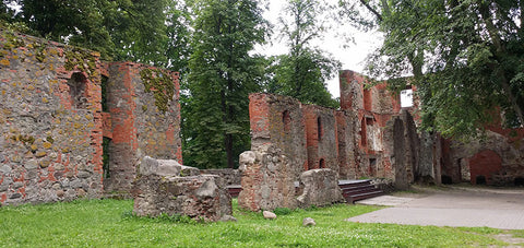 Grobiņa castle ruins