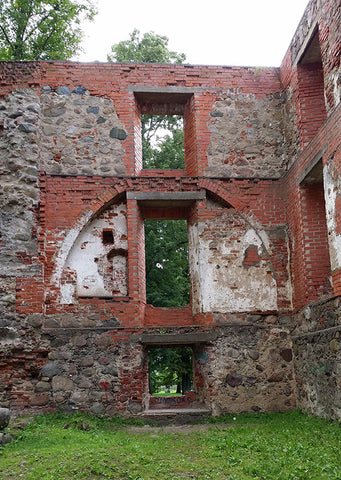 Grobiņa castle ruins