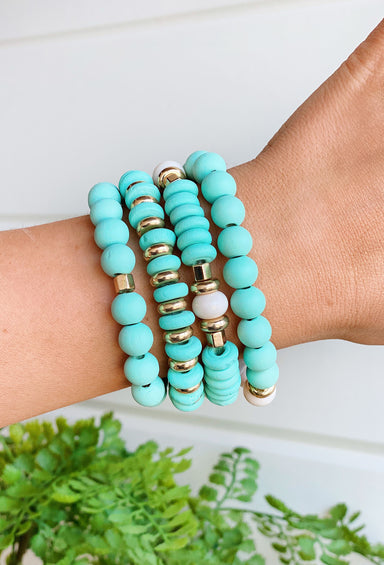 Happy Now Bracelet Set in Mint, set of 4 stretch bracelets, mixed with gold beads