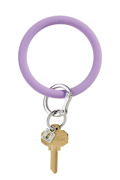 O-Venture Silicone Key Ring in Lavender, in the cabana