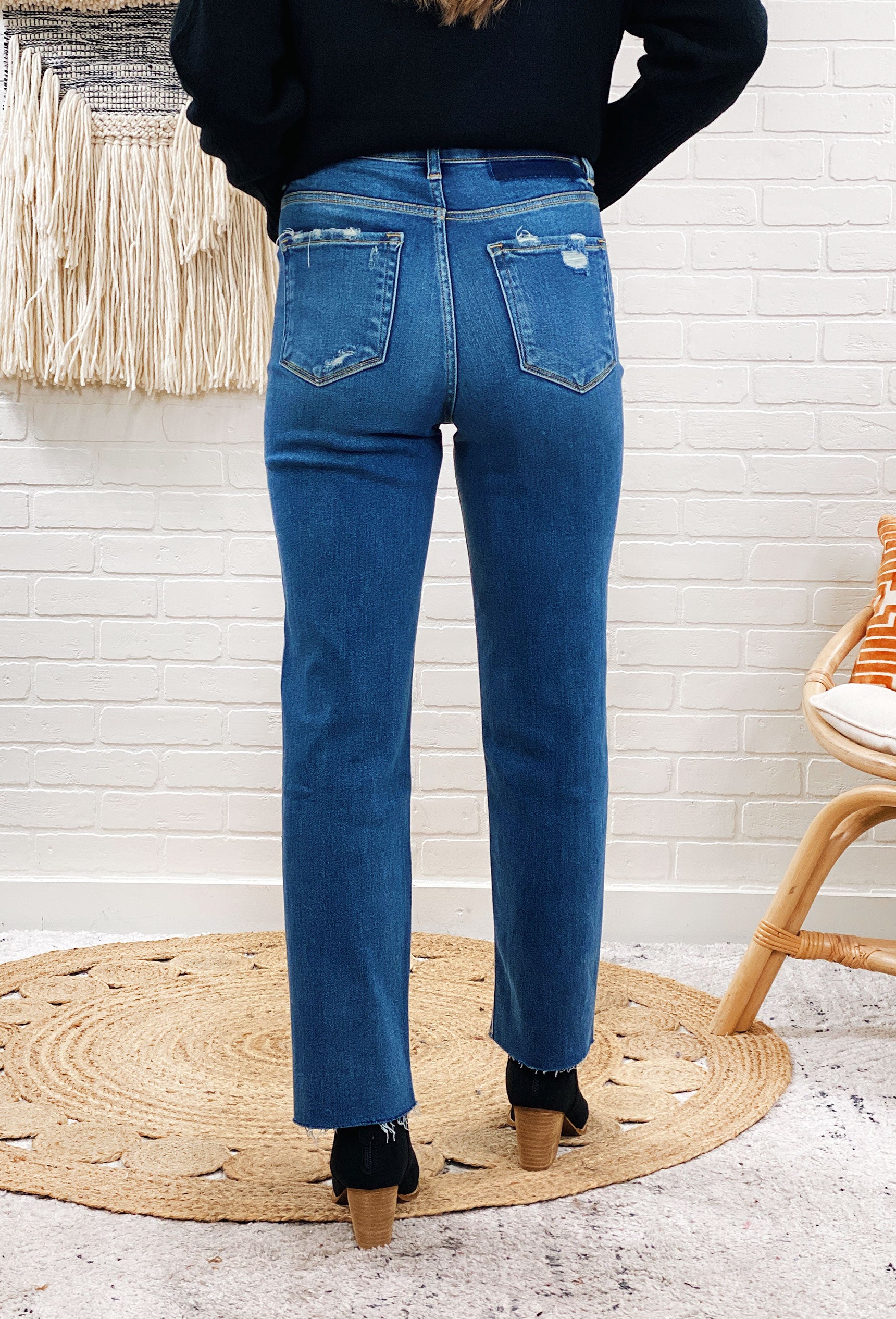 Super High Rise Ankle Straight Jeans, tretch denim with an ankle length, slim fitting through the hips and thighs, raw edge detail, clean-cut hem, high rise waist