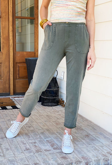 Z SUPPLY Kendall Jersey Pant, olive jogger style pants, pockets