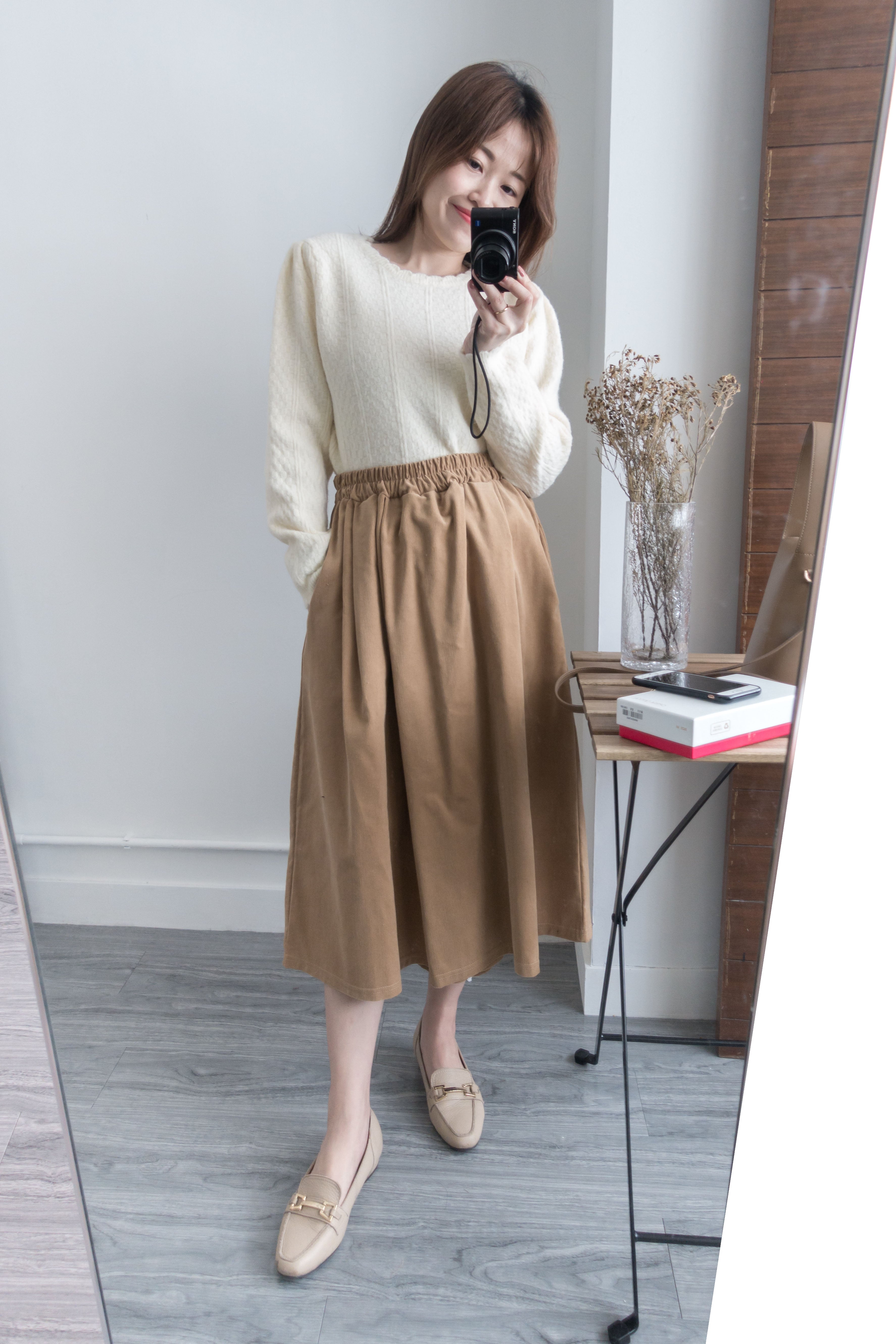 Not-A-Skirt 暗直紋全橡筋腰燈芯絨闊腳裙褲, Pants/ PT8293