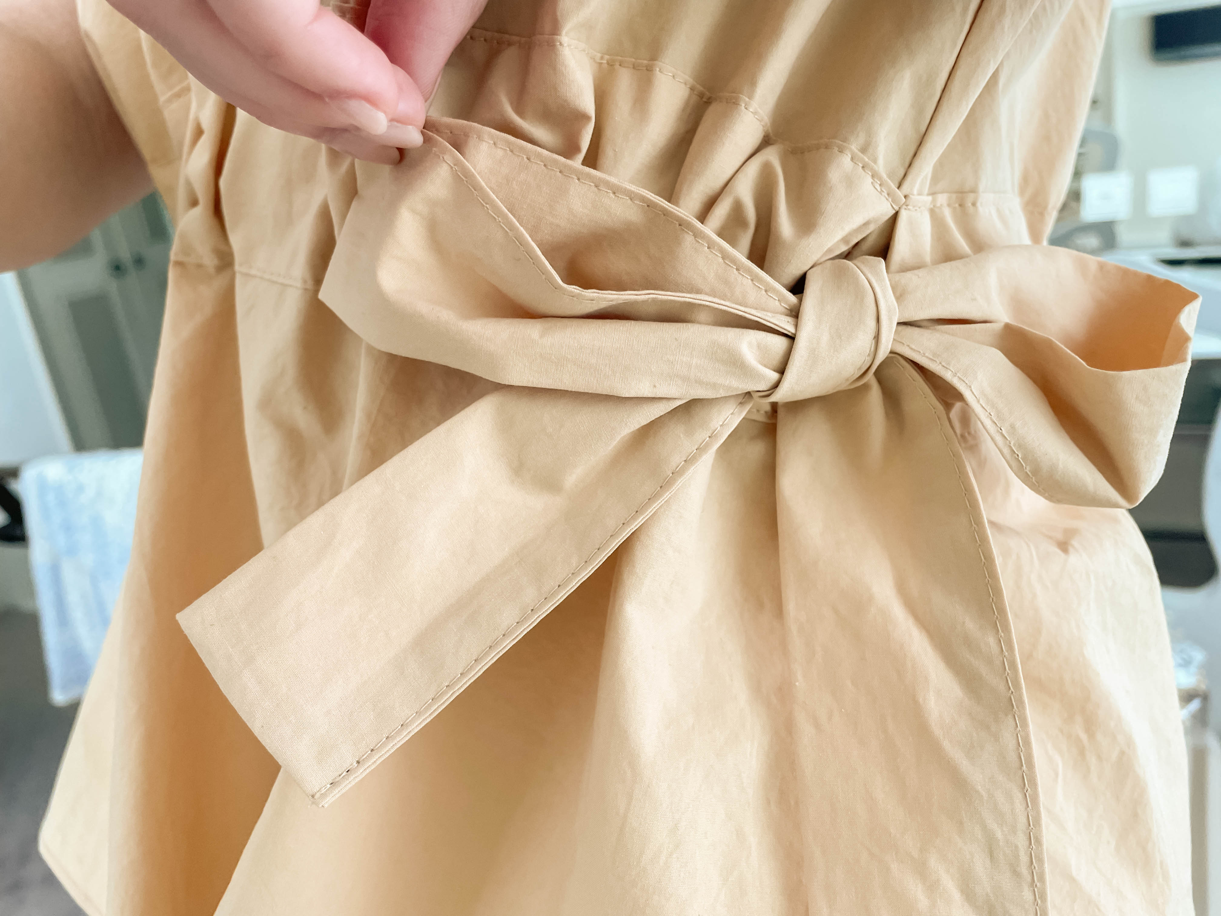 Adore 前後V領細緻車褶小泡袖側蝴蝶上衣, Blouse/ BU8691