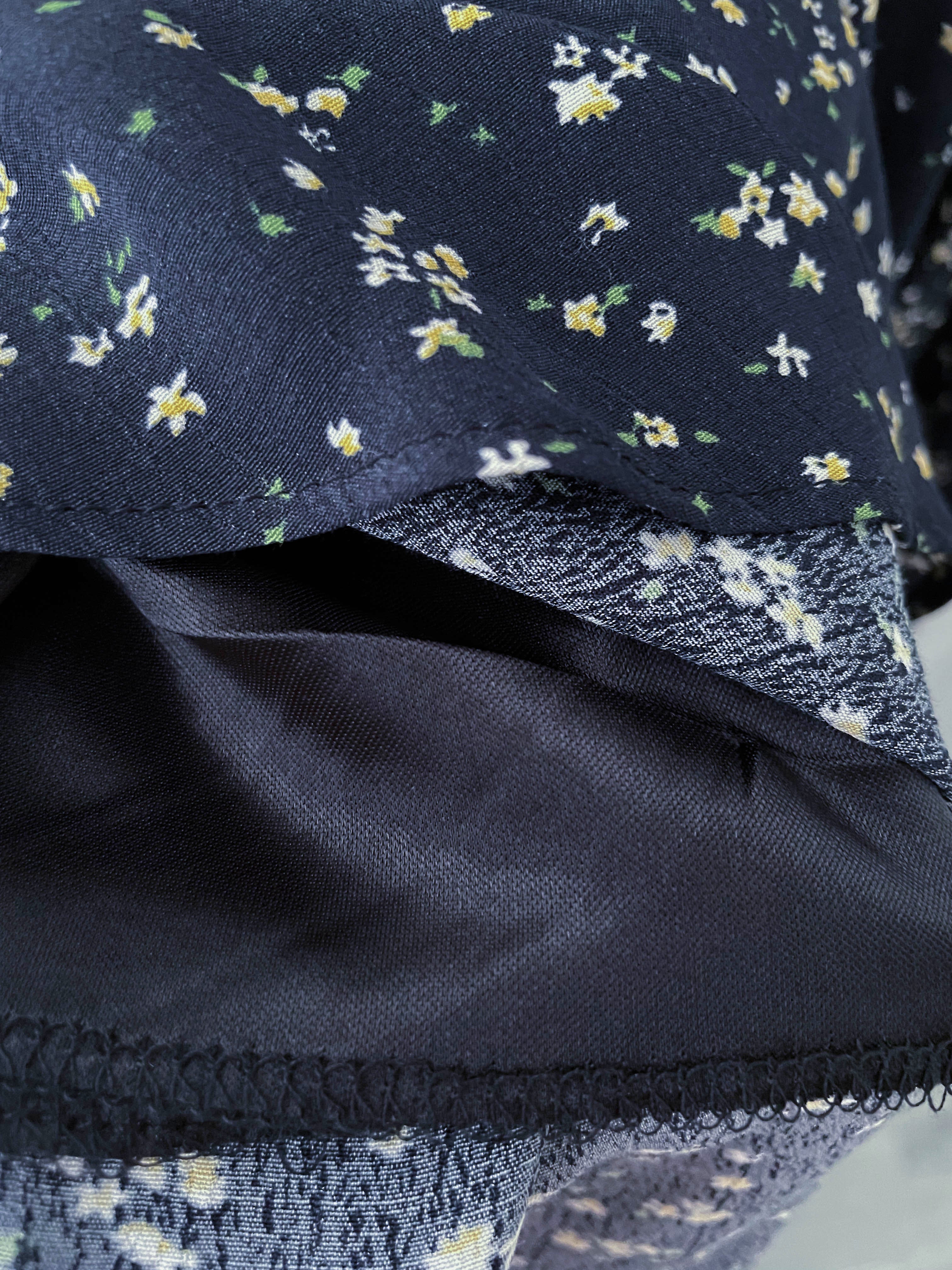 Bouquet 墨黑色菱角領口花球印花搖曳裙擺, Dress/ DS8866