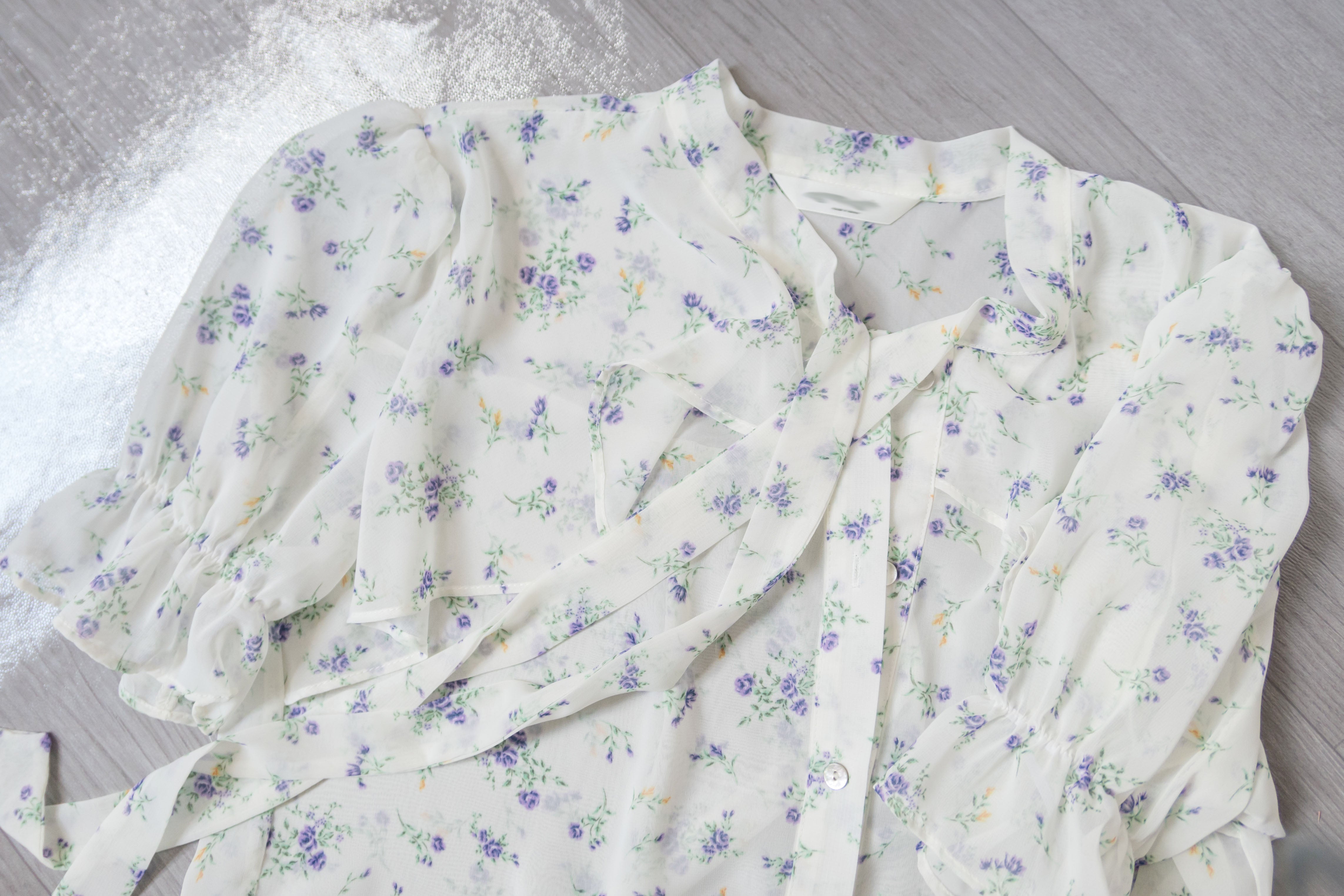 Cute Sleeve 立體手袖小花束蝴蝶領口, Blouse/ BU8533