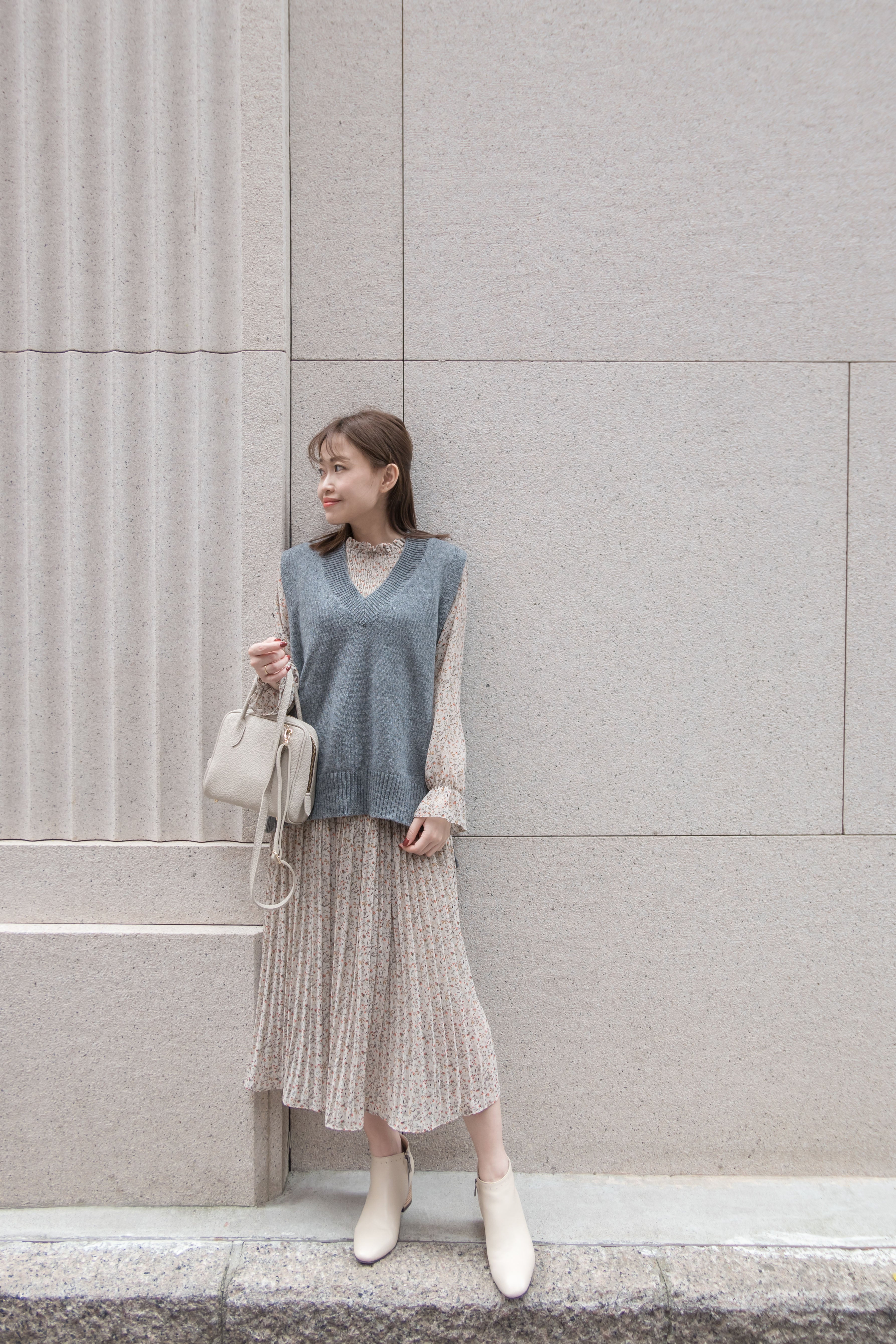 Grey V領灰色兩邊開叉背心, Knitted vest/ KT8151