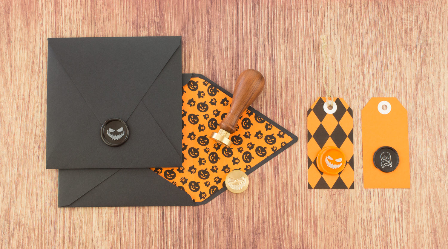 Create personalised gift tags and envelopes with a Halloween wax seal stamp.