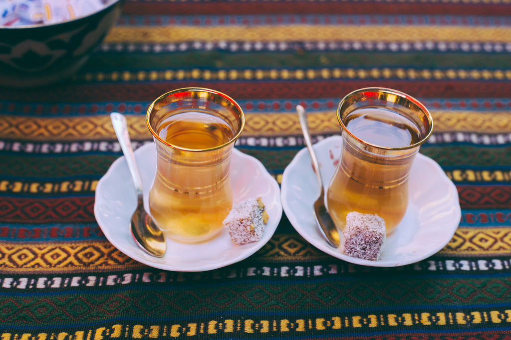 Polkadot Passport at Supernomad - Turkey - Istanbul - apple tea at the Grand Bazaar