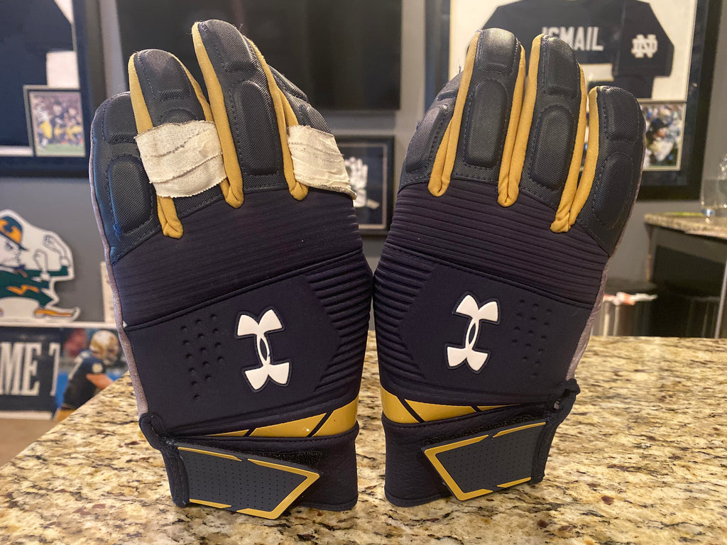 Comercio medios de comunicación partido Republicano Notre Dame Football Game Used Gloves Under Armour Combat – SPORTSCRACK