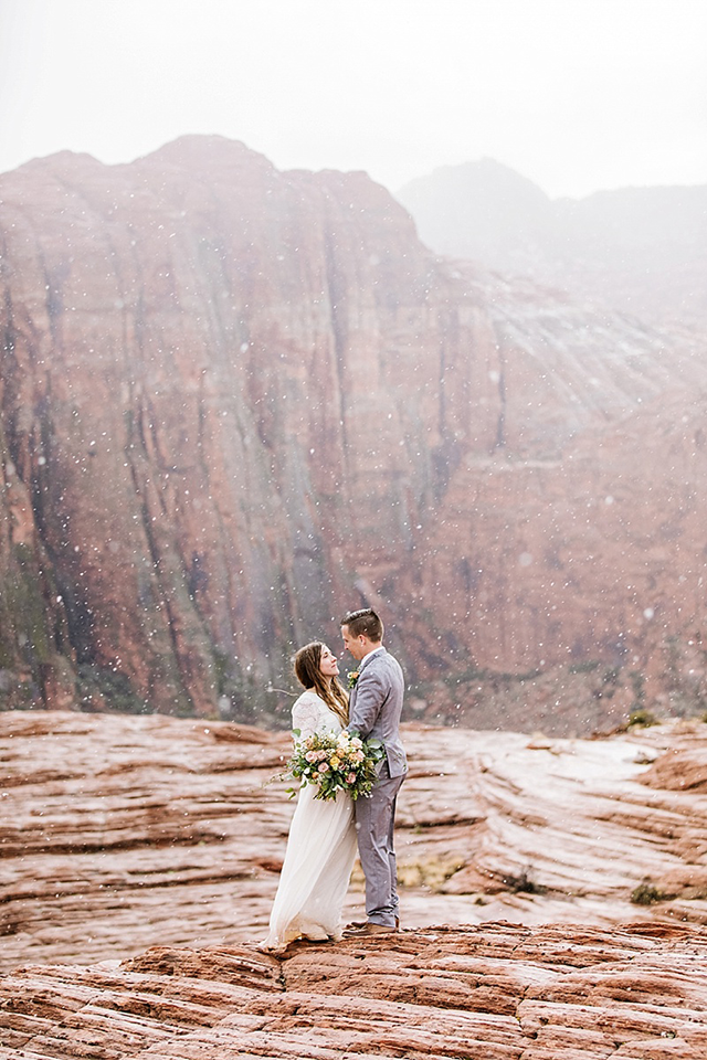Image of bride and groom in southern utah with mountains by Jessica Parker 