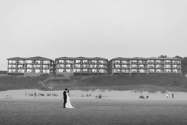 Chelsea Fabrizio photography image of bride and groom at Cannon Beach 