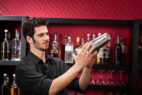 Diferencias entre un bartender, flair bartender y un mixólogo 3