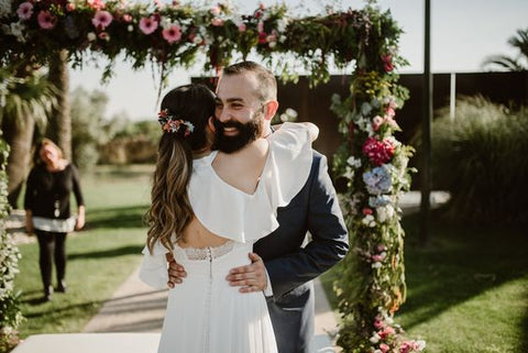 Quién debe de llevar a la novia al altar el día de su boda 11