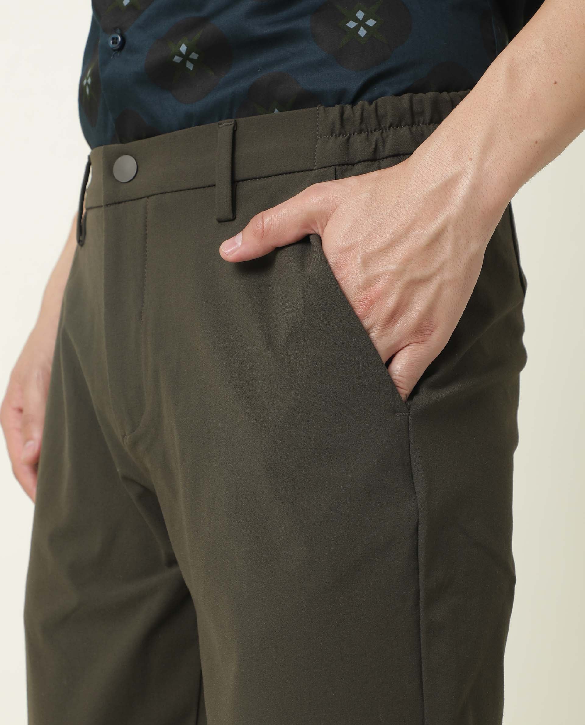 TRAVEL-22-MENS TROUSER-OLIVE TROUSER RARE RABBIT
