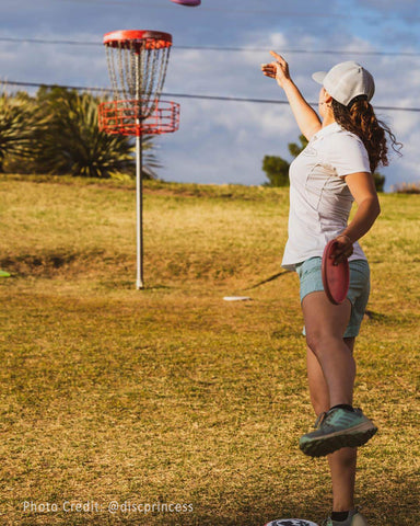 jessica weese disc golf putting follow through from behind