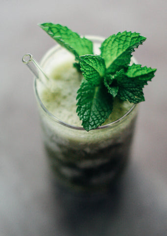 Apple Mint Smoothie with Hummingbird Glass Straw