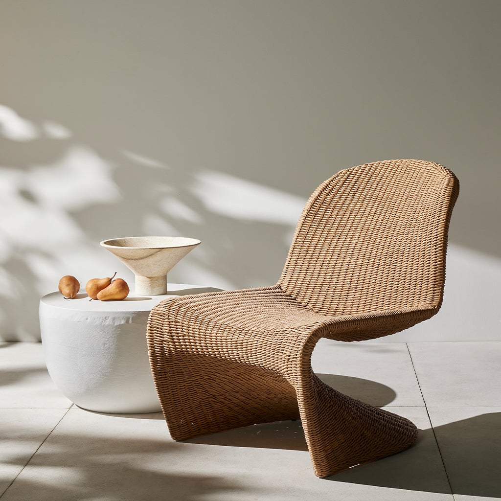 white wooden breakfast bar stools