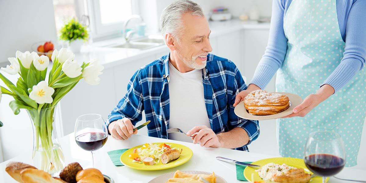 https://www.shutterstock.com/image-photo/handsome-man-bristle-sitting-table-eating-1066518290?src=w2lmBWj32l_NCY2rjI1SLA-1-31