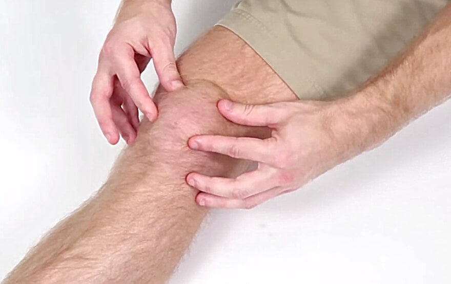 Holding knee cap