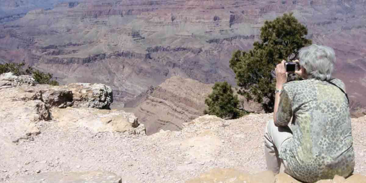 woman at grand canyon 