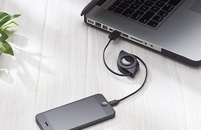 Retractable cord for travel